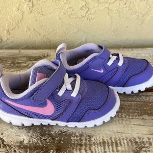 Nike toddler sneakers